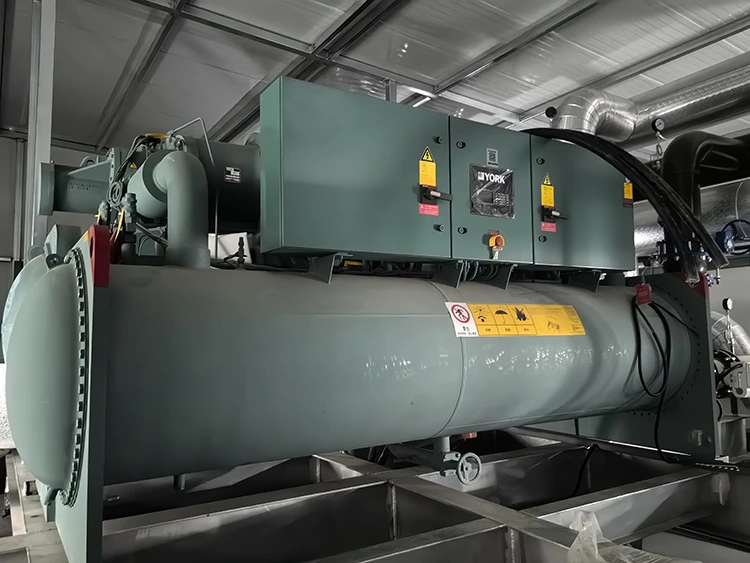 Industrial water cooled screw chiller unit for central cooling systems